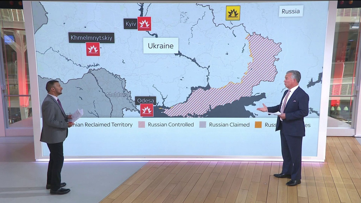 Lực lượng Không quân Ukraine cho biết, Nga đã sử dụng 158 máy bay không người lái và tên lửa, bao gồm tên lửa siêu thanh Kinzhal, tên lửa hành trình và máy bay không người lái Shahed, để tấn công các mục tiêu ở Kiev, phía đông, nam và tây đất nước.