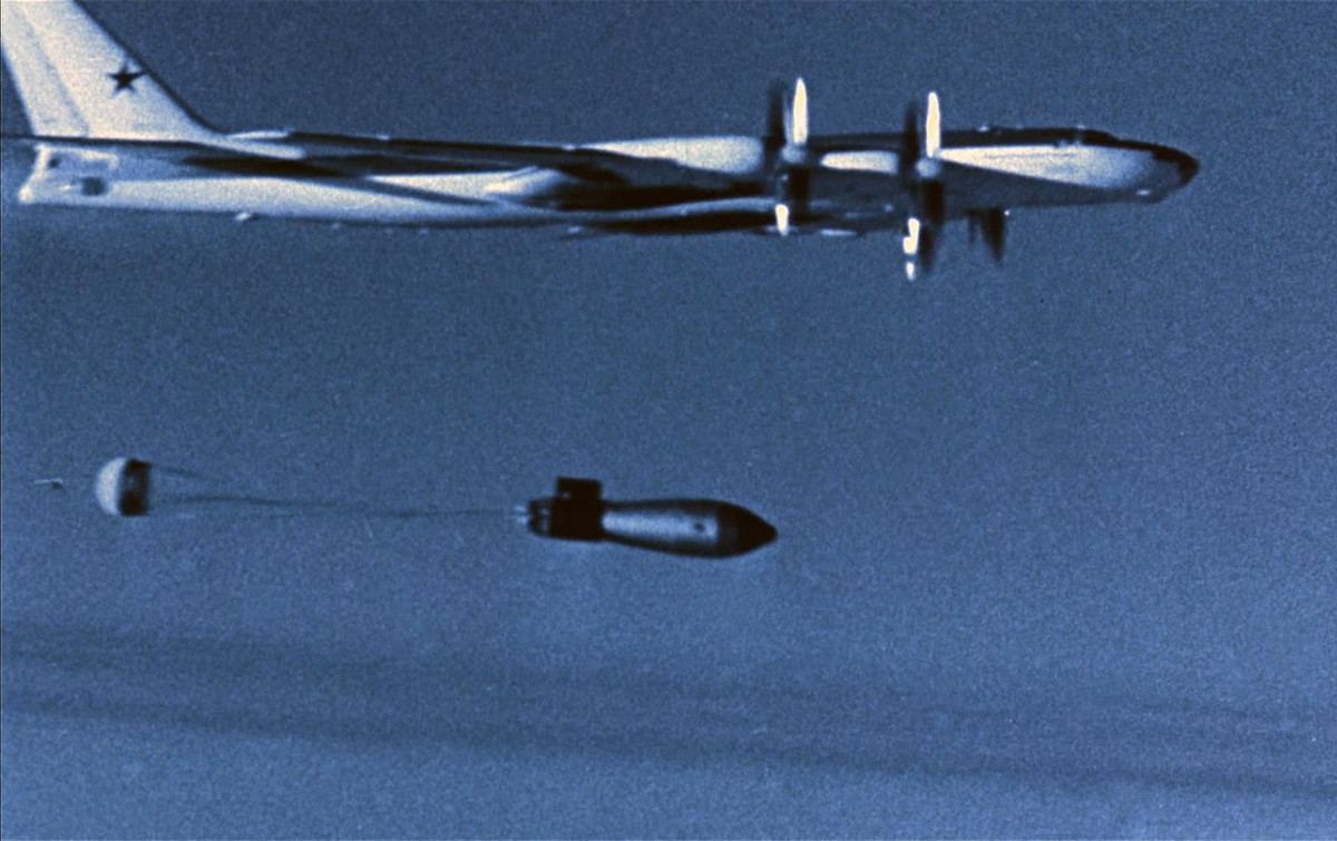 Tu-95 cũng đã ném quả bom hạt nhân có sức công phá lớn nhất trong lịch sử nhân loại mang tên Tsar Bomba (với đương lượng nổ lên tới 50 megaton) tại bán đảo Kola vào năm 1961.