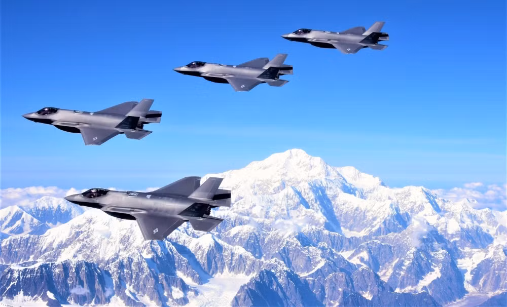 Cả ba biến thể của F-35 được đưa vào các tình huống chuyên sâu có nội dung đa dạng và các tình huống mô phỏng có thể gặp phải khi vận hành máy bay trong một cuộc xung đột quy mô lớn.