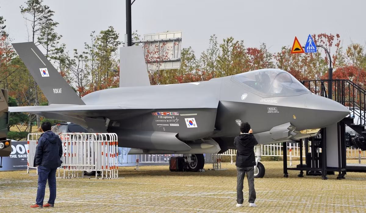 Thông tin từ các nước đã mua và sử dụng F-35 như Hàn Quốc cũng cho thấy tỷ lệ sẵn sàng hoạt động của máy bay rất thấp, chỉ khoảng 30% và việc thiếu độ an toàn gây tổn hại nghiêm trọng đến khả năng sẵn sàng chiến đấu của các đơn vị trang bị loại máy bay này.