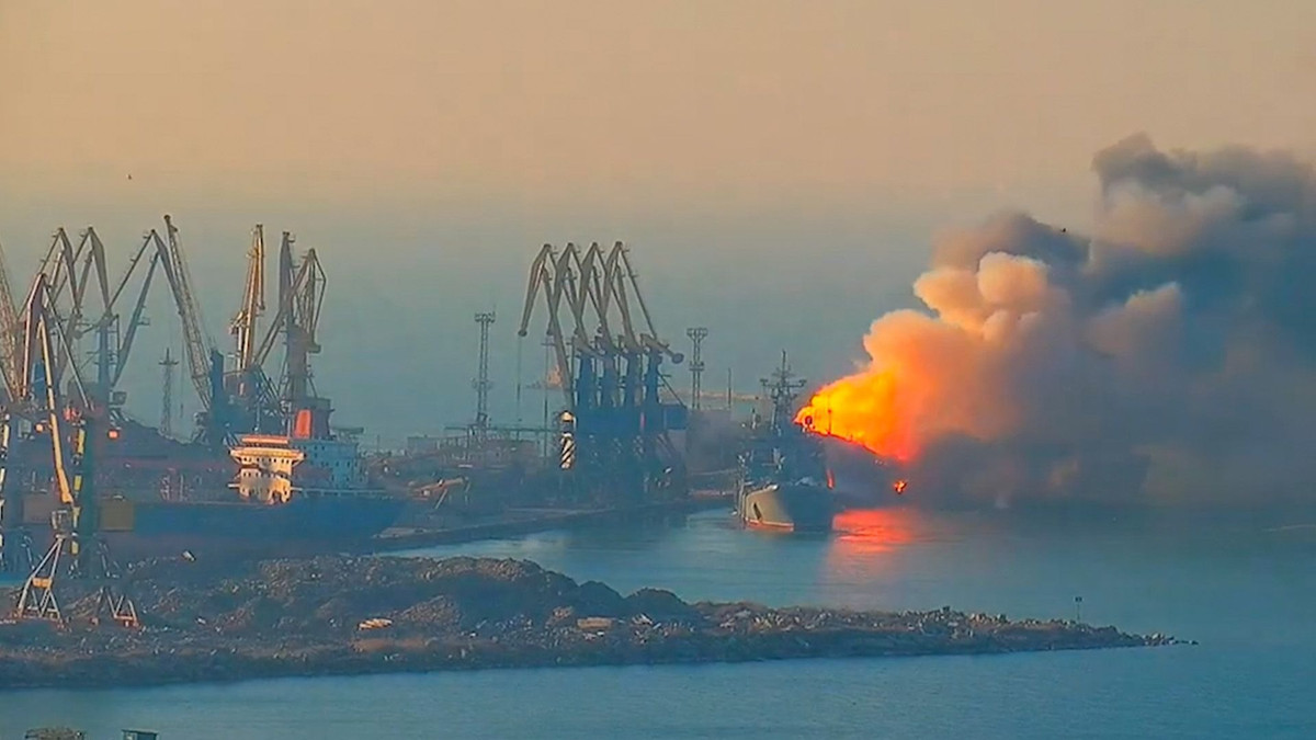 Hiện chưa có báo cáo chính thức về số người thương vong, nhưng có thông tin cho rằng, một số binh sĩ Hải quân Nga có thể đã thiệt mạng trong vụ tấn công. Cuộc tấn công vào tàu đổ bộ Novocherkassk của Nga được coi là một thành công lớn của Ukraine nhằm chống lại lực lượng Nga ở Crimea.