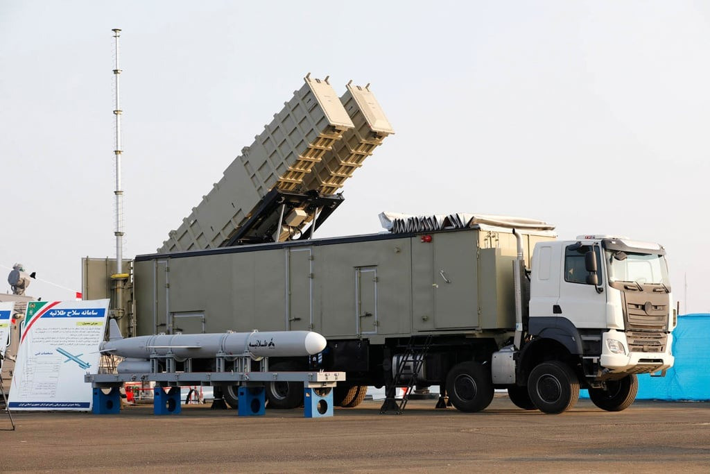 Với tầm bắn 1.000 km, Talaeiyeh có thể bao phủ các mục tiêu trong vùng biển Arab, đồng thời khả năng thay đổi hướng bay linh hoạt và đổi mục tiêu trong quá trình bay khiến cho tên lửa này khó bị đánh chặn hơn. Hiện thông tin chi tiết về loại tên lửa này vẫn còn rất hạn chế. Ảnh: FMT.