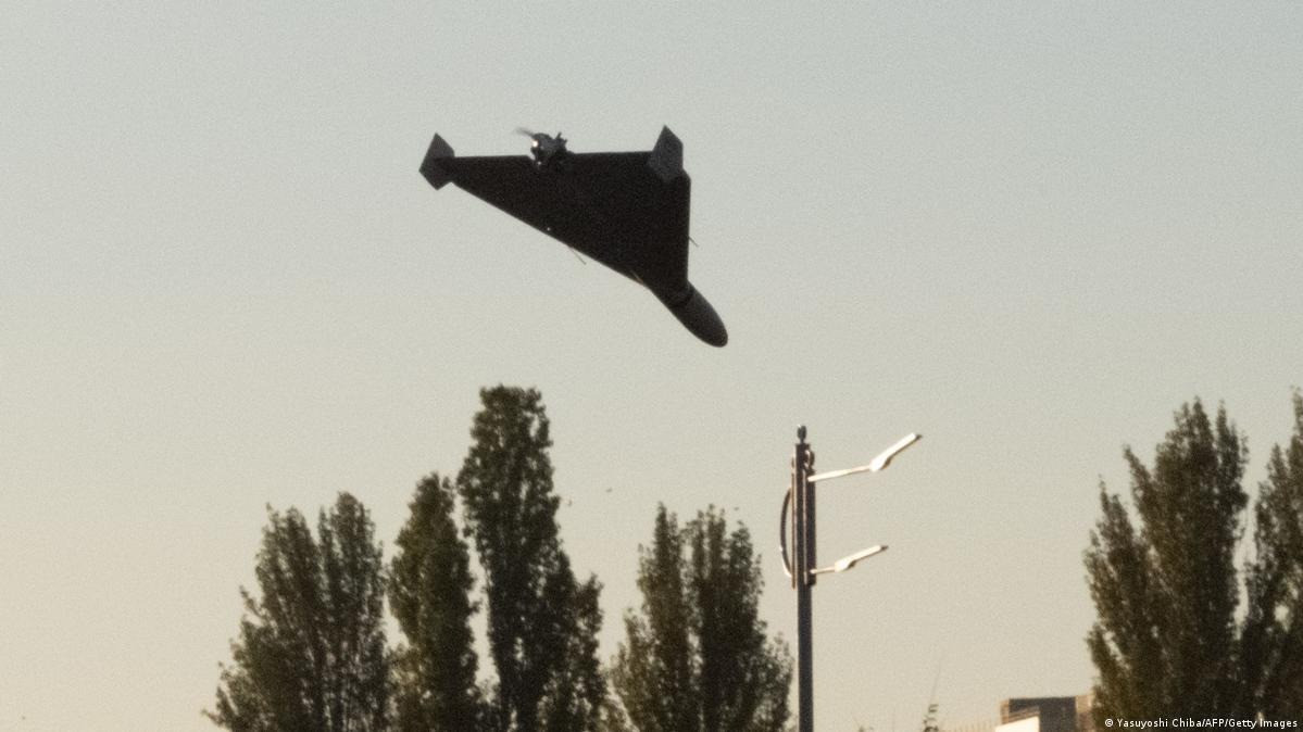 Trong khi đó, báo cáo cũng lưu ý rằng lực lượng Nga đã tiến hành các cuộc tấn công bằng máy bay không người lái và tên lửa vào Ukraine vào ngày 23 và 24/12. Nga đã phóng 16 máy bay không người lái Shahed từ phía đông Bán đảo Crimea. Tuy nhiên, Ukraine đã đánh chặn và bắn hạ thành công 15 máy bay không người lái này, ISW nhấn mạnh.