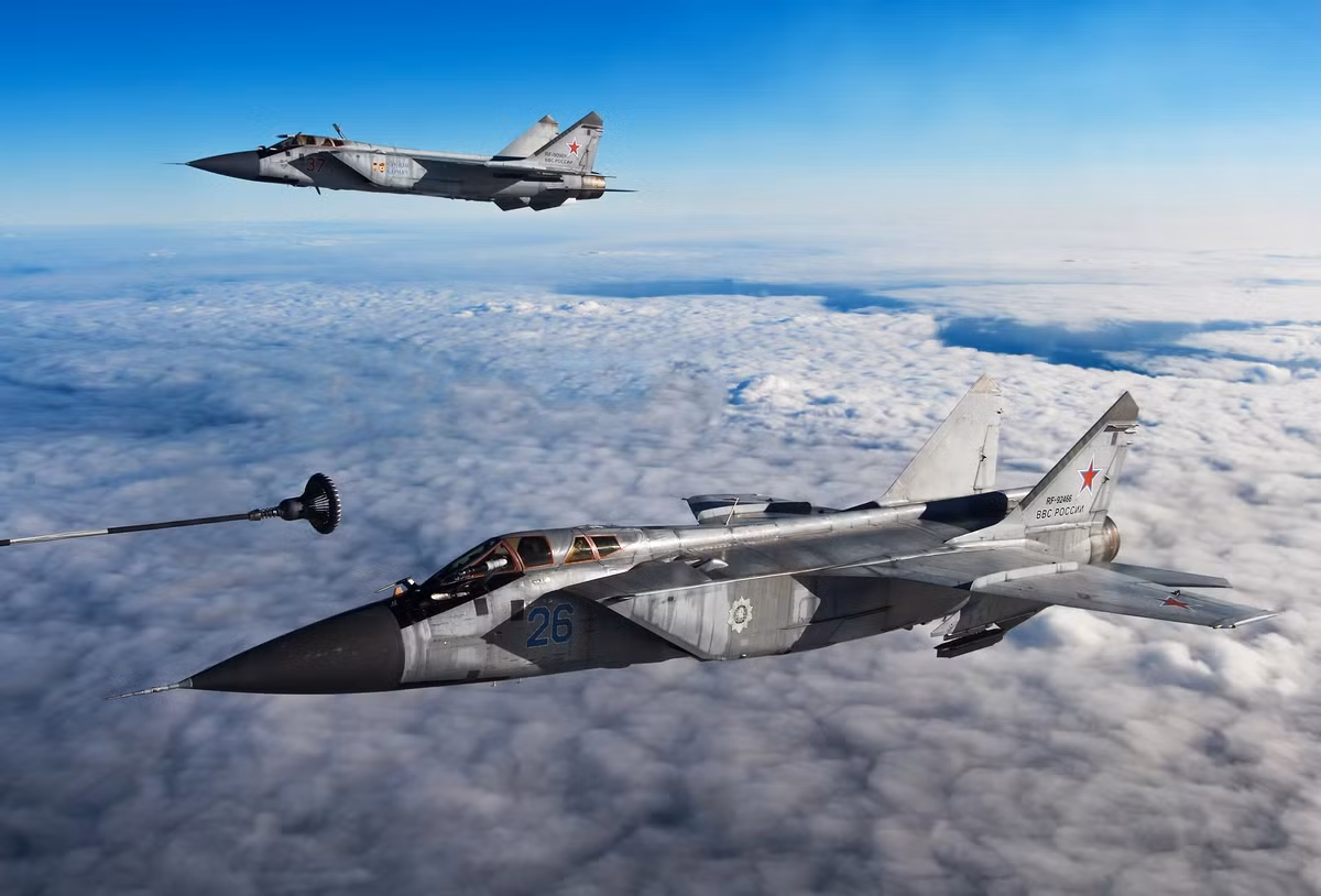 Khả năng hoạt động ở độ cao lớn của MiG-31 đã được chứng minh trong cuộc tập trận của Nga tiến hành vào tháng 10 năm nay. Theo đó, MiG-31 đã bay lên tầng bình lưu trên Biển Barents.