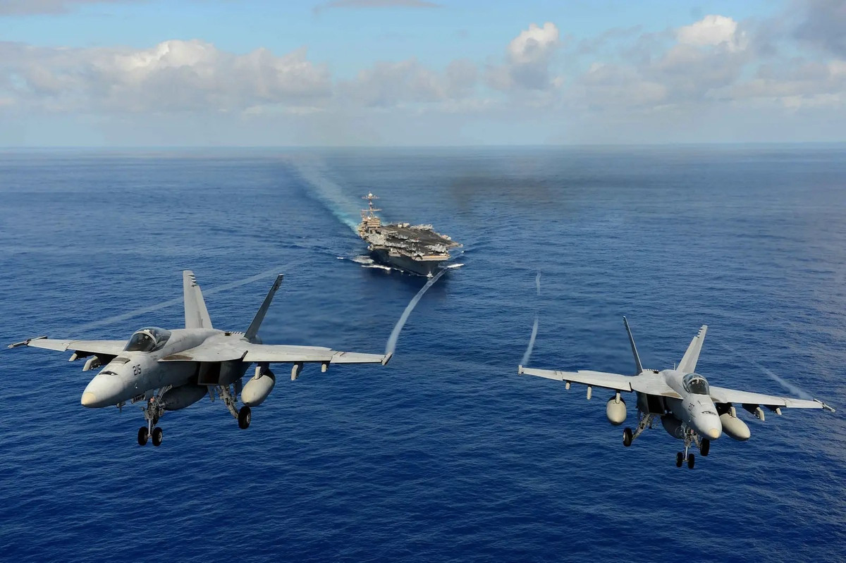 Super Hornet được đánh giá cao hơn các hệ thống tên lửa trên các tàu chiến, bởi nó có thể bay xa ra các khu vực xung quanh, kịp thời phát hiện và ngăn chặn các mối đe dọa đang lao tới.