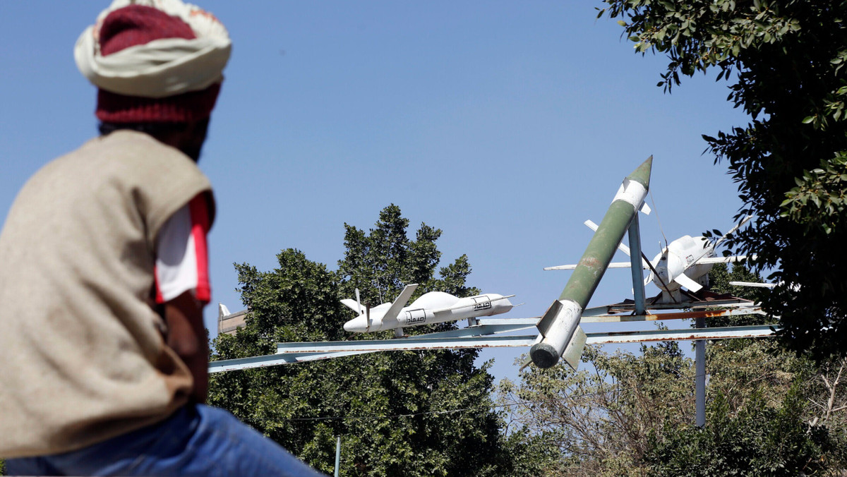 Lực lượng Houthi đã tăng cường các cuộc tấn công trong khu vực đồng thời kêu gọi Israel ngừng ném bom Dải Gaza. Tuy nhiên, chiến dịch ném bom cùng với các hoạt động trên bộ của Israel vẫn không có dấu hiệu dừng lại, điều này đã khiến nhóm Houthi tấn công các phương tiện di chuyển qua Biển Đỏ.