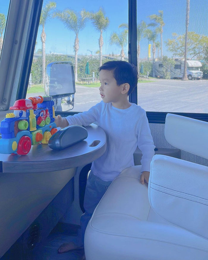 Sao Viet choi sang, tau han “nha di dong“: Ben trong co gi?-Hinh-2