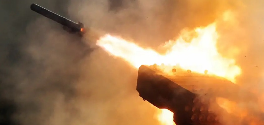 Đến giai đoạn thứ hai, vụ nổ đốt cháy vật liệu sẽ tạo ra một quả cầu lửa lớn và một làn sóng xung kích.