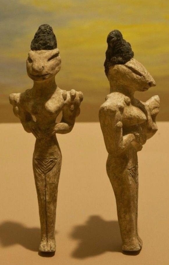 Tuy nhiên, một giả thuyết khác suy đoán số tượng có hình thù kỳ quái trên có thể khắc họa hình ảnh các vị thần trong tôn giáo của người Ubaid thời xưa.