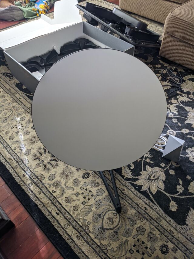 Sau đó, tỷ phú Elon Musk tuyên bố kích hoạt ngay dịch vụ Internet vệ tinh Starlink tại Ukraine cũng như cam kết sẽ cung cấp thêm nhiều thiết bị thu tín hiệu đến đây.