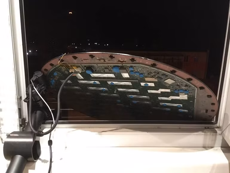 Sau đó, kỹ sư Kutkov vô cùng ngạc nhiên khi thiết bị nhận được tín hiệu Internet chỉ sau 10 giây kích hoạt thiết bị của Starlink.