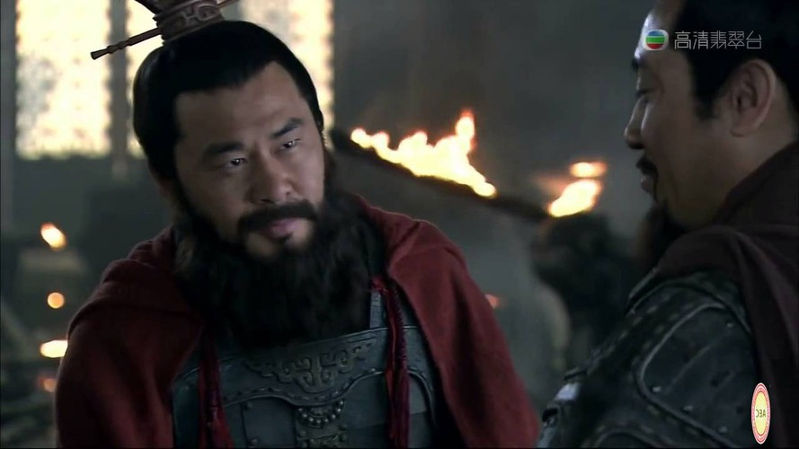 Theo Tam quốc diễn nghĩa, khi chưa "trở mặt" Đổng Trác, Tào Tháo nghĩ ra kế hành thích vào ban đêm. Sau một thời gian suy nghĩ, Tào Tháo quyết định đến nhà Tư đồ Vương Doãn để mượn Thất tinh bảo đao.