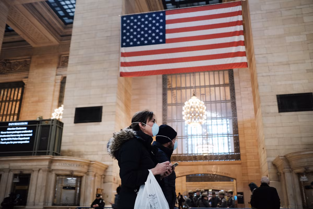 CDC cho hay 85,4% trong số các hạt tại Mỹ ghi nhận nguy cơ lây nhiễm ở mức trung bình hoặc thấp. Điều này cho thấy tỷ lệ người nhiễm COVID-19 phải nhập viện tiếp tục giảm.