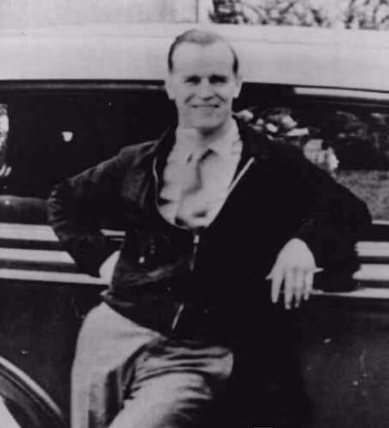 John Hurlburt nằm trong top “5 đao phủ ghế điện” tại New York, Mỹ. Ban đầu, ông làm công việc thợ điện tại nhà tù Auburn - nhà giam đầu tiên ở Mỹ thi hành án tử hình bằng ghế điện.