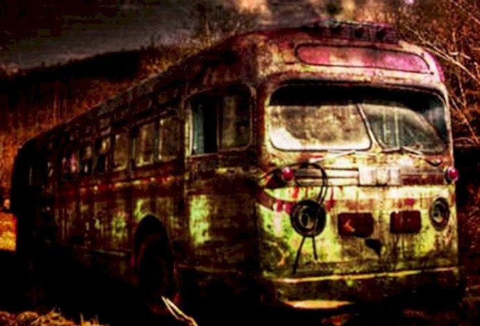 Kỳ bí hơn, cảnh sát phát hiện trong bình xăng của xe bus là máu tươi. Nguyên nhân vụ tai nạn hết sức kỳ bí khiến nhiều người cho rằng có thể những người trên xe đã gặp "thần chết" khiến họ bị đưa sang cõi âm một cách bí ẩn. Đến nay, thực hư vụ việc vẫn chưa được làm sáng tỏ.
