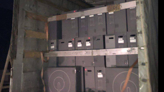 Không lâu sau khi nhận được lời hồi đáp của tỷ phú Musk, trên trang Twitter chính thức của mình, Phó thủ tướng Fedorov đã đăng tải hình ảnh về một chiếc xe tải chở đầy những thiết bị Starlink.