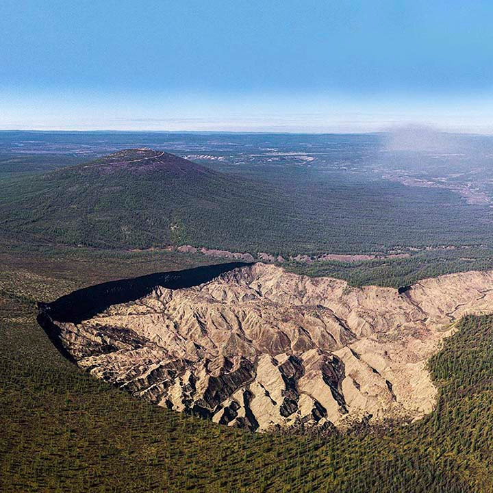 Trước bí ẩn này, một số giả thuyết được đưa ra để lý giải âm thanh ma quái phát ra từ "cổng địa ngục" ở Siberia.