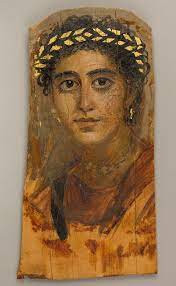 Trong quá trình kiểm tra, các chuyên gia phát hiện trên phần mặt các xác ướp có đặt tranh chân dung. Họ suy đoán những bức vẽ này khắc họa gương mặt người quá cố.