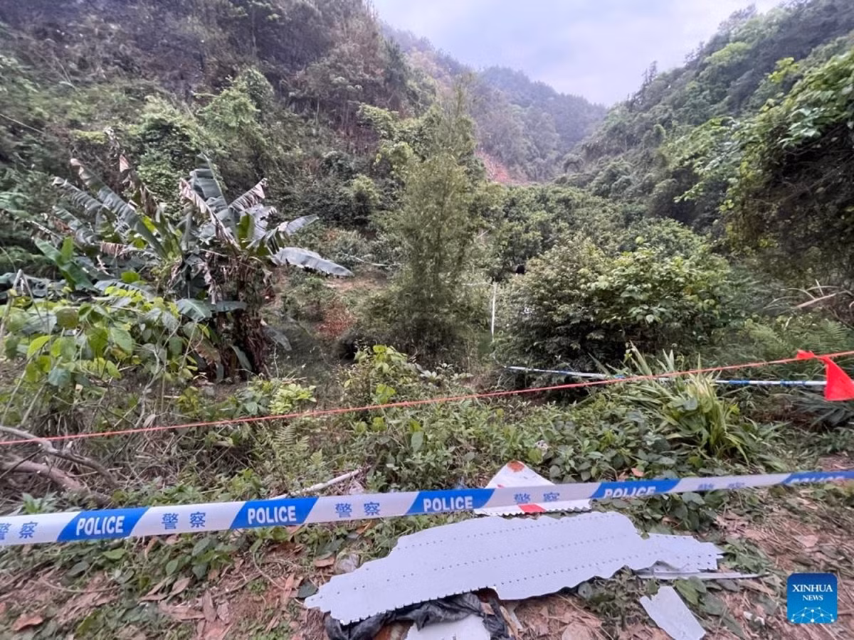 Trong khi đó, Juan Browne - phi công máy bay Boeing 777 và là vlogger nổi tiếng chuyên phân tích các sự cố hàng không cho hay việc xác định được tình trạng kích vít kiểm soát cánh đuôi ngang của chuyến bay MU5735 có thể giúp các nhà điều tra xác định nguyên nhân dẫn đến vụ tai nạn kinh hoàng trên.