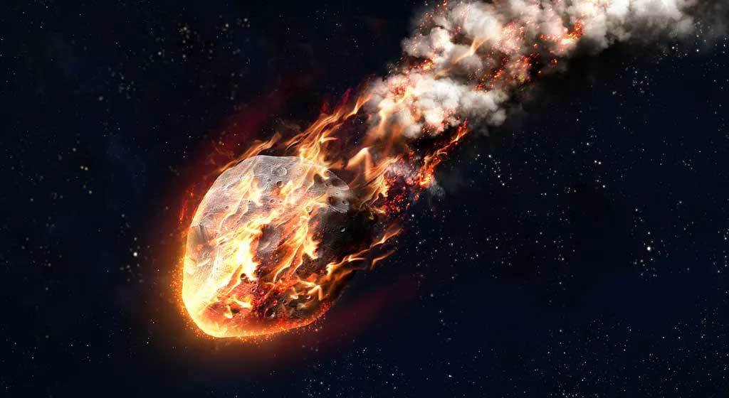 Không những vậy, quả cầu lửa cứ thế biến mất và chỉ để lại những vệt khói trên bầu trời.