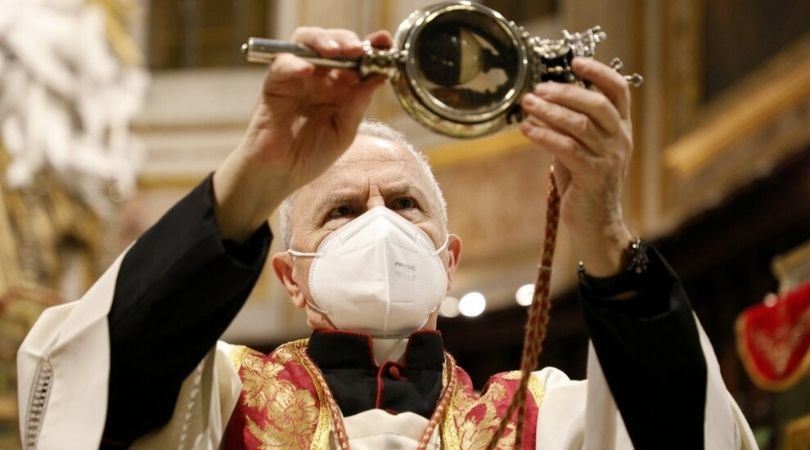 Tính đến nay, chỉ có 2 năm mà lọ máu thần không xảy ra phép màu và được cho là điềm báo tai ương, thảm kịch tồi tệ. Đó là năm 1527 với 10.000 người tử vong vì dịch bệnh và năm 1980 có 3.000 người thiệt mạng trong một trận động đất ở miền nam Italy.