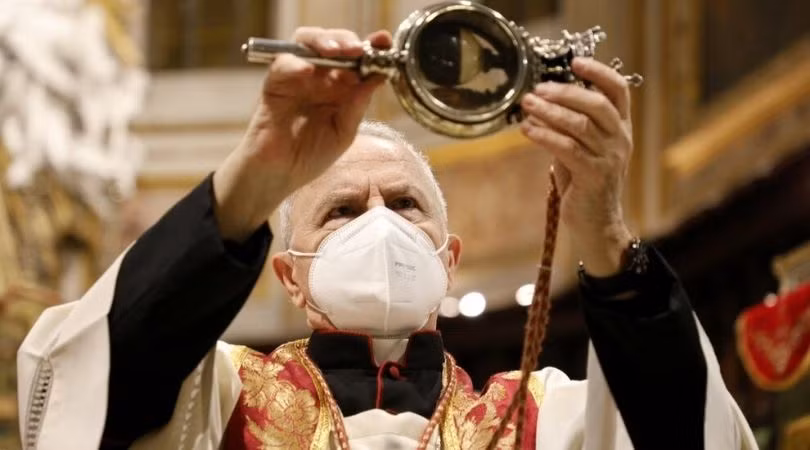 Tính đến nay, chỉ có 2 năm mà lọ máu thần không xảy ra phép màu và được cho là điềm báo tai ương, thảm kịch tồi tệ. Đó là năm 1527 với 10.000 người tử vong vì dịch bệnh và năm 1980 có 3.000 người thiệt mạng trong một trận động đất ở miền nam Italy.