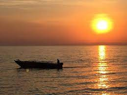 Những mô tả chi tiết đầu tiên về thủy quái ẩn mình dưới hồ Tanganyika là vào năm 1893. Khi ấy, một đoàn khảo sát do nhà thám hiểm người Ireland Joseph Augustus Moloney dẫn đầu đã đến hồ nước trên.