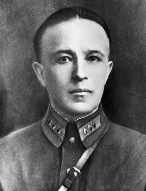 Trong Thế chiến 2, Trung Tướng lực lượng Công binh Dmitry Mikhailovich Karbyshev là vị một vị tướng bài ba của Liên Xô khi nhận được nhiều huy chương vì những đóng góp to lớn cho đất nước.