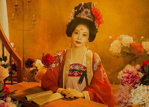 Bí mật phòng the 2 chấm đỏ trên khóe miệng phi tần Trung Quốc Bi mat phong the 2 cham do tren khoe mieng phi tan Trung Quoc