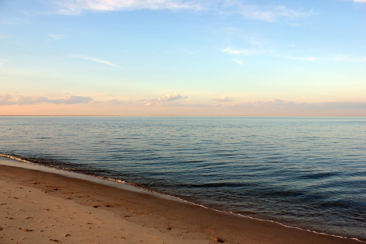 Trong số này, các nhà nhà nghiên cứu tại phòng thí nghiệm quốc gia về năng lượng Oak Ridge, Mỹ và phòng thí nghiệm quốc gia Tây Bắc Thái Bình Dương đã đạt được thành công trong việc thực hiện mục tiêu tăng gấp đôi số lượng uranium được chiết xuất từ nước biển bằng cách sử dụng công nghệ của Nhật Bản được phát triển vào cuối những năm 1990.