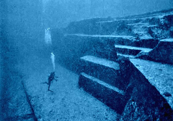 Các chuyên gia ước tính kim tự tháp đã chìm xuống dưới đáy biển vào khoảng 20.000 năm trước.