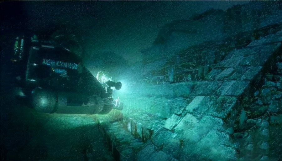 Tuy nhiên, các chuyên gia chưa thể giải mã bí ẩn kim tự tháp thuộc nền văn minh nào và vì sao nó bị đại dương "nuốt chửng".