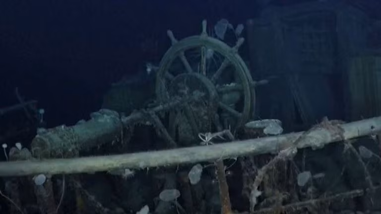 Sau hơn 2 tuần tìm kiếm tại vùng biển xung quanh nơi tàu Endurance gặp nạn, nhóm chuyên gia đã sử dụng thiết bị không người lái dưới đáy biển và vui mừng khi tìm thấy xác tàu đắm Endurance.