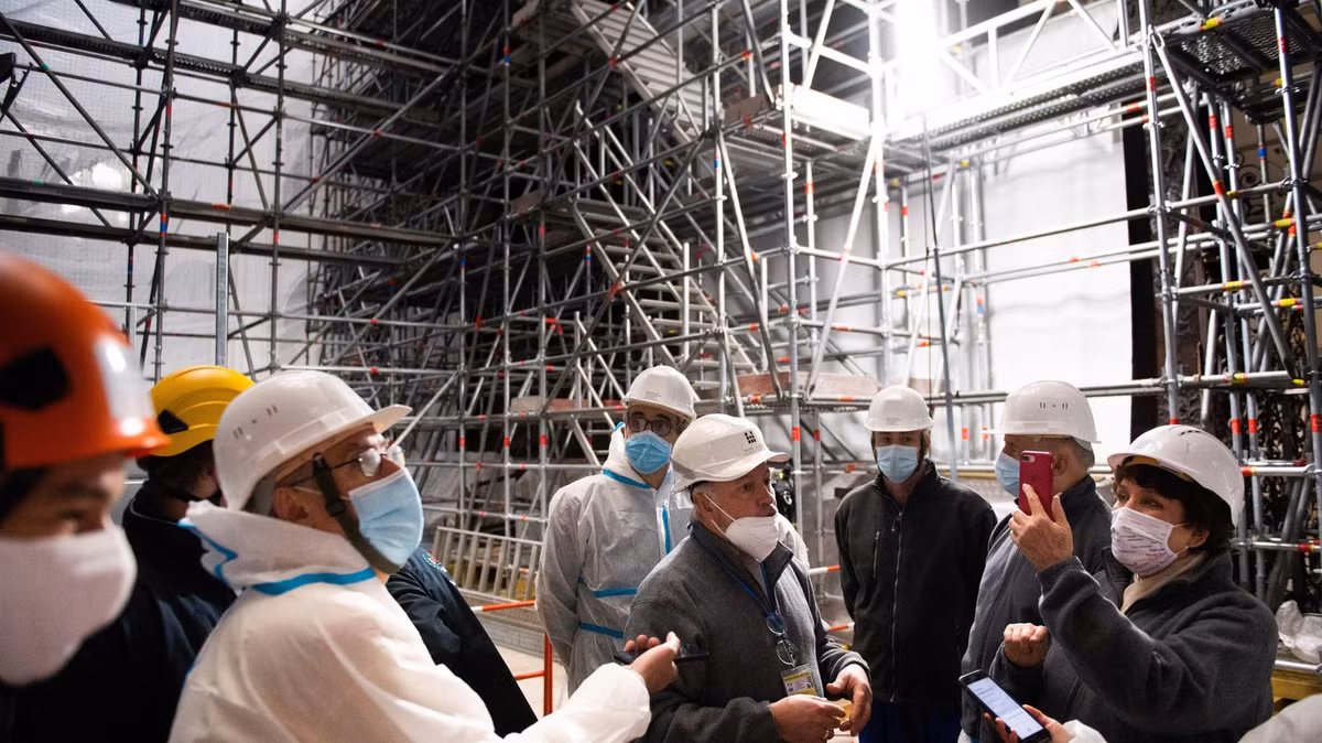 Với phát hiện này, các chuyên gia đã tìm thấy một thi hài gần như vẹn nguyên trong quan tài bằng chì. Thi hài người quá cố giống như vừa mới qua đời cách đây không lâu.