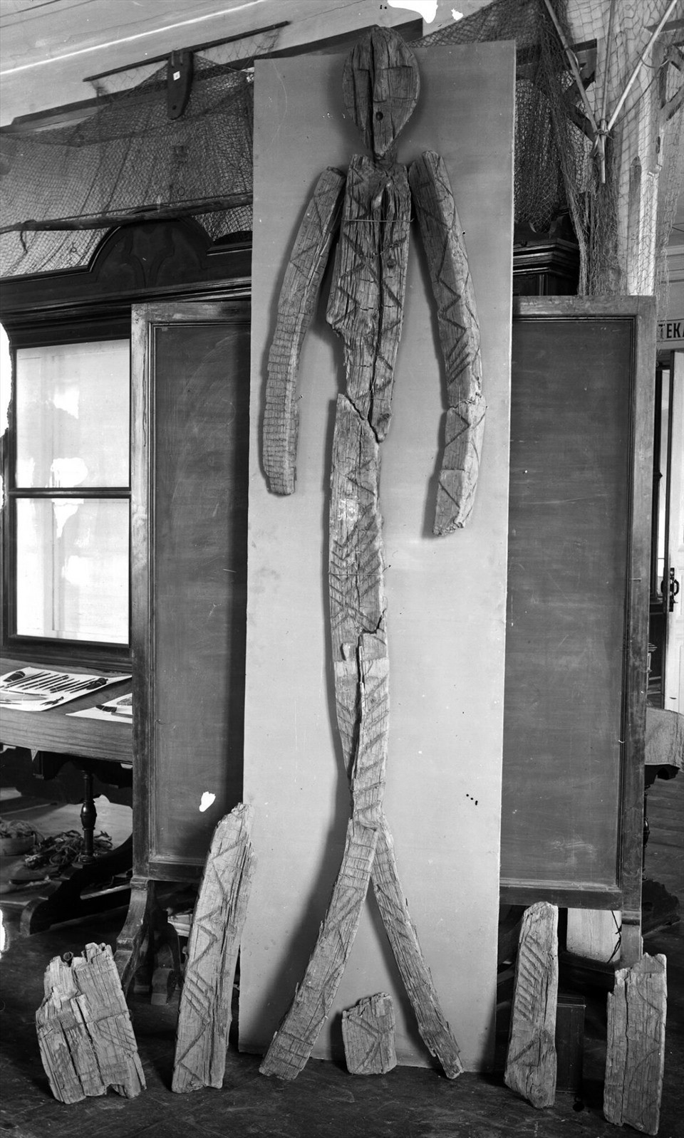 Phải tới năm 1890, các chuyên gia mới tìm thấy tượng gỗ Shigir. Khi ấy, tượng gỗ lâu đời nhất ở trong tình trạng bị vỡ thành 10 mảnh.