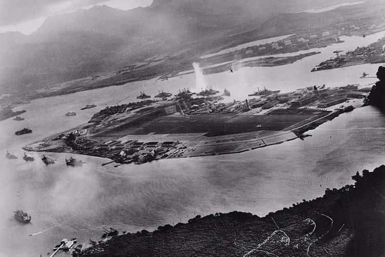 Quả thật, 6 tháng sau đó, Mỹ khiến Nhật Bản thua đau trọng trận Midway. Tiếp đến, Mỹ cùng lực lượng Đồng minh từng bước đánh bại phe phát xít tại các mặt trận. Nhờ vậy, Thế chiến 2 kết thúc vào năm 1945 với thắng lợi thuộc về Mỹ và quân Đồng minh.