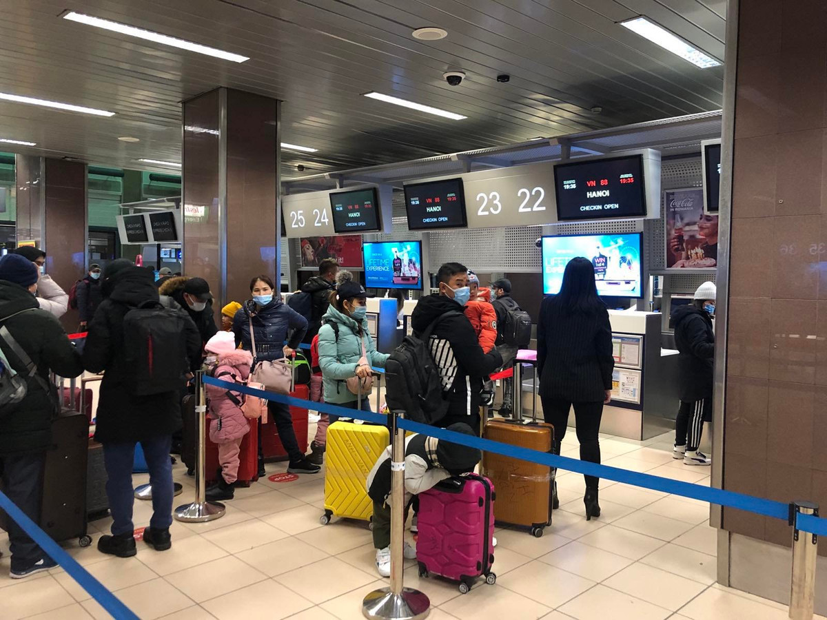 Dự kiến chuyến bay chở gần 300 người Việt từ Ukraine về nước sẽ hạ cánh xuống sân bay Nội Bài vào lúc 11h30 ngày 8/3 theo giờ Hà Nội.