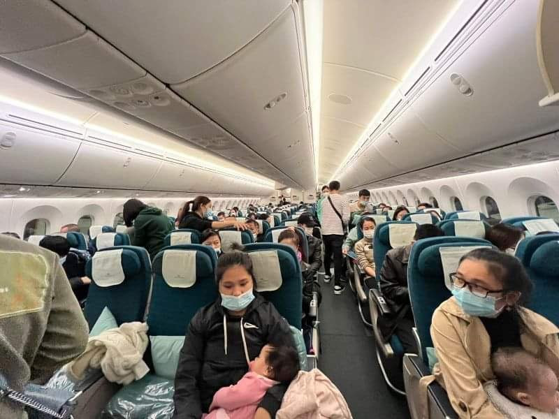 Đại sứ Đặng Trần Phong cho hay, ông cảm thấy rất xúc động với nhiều cảm xúc lẫn lộn. Theo ông, trong khó khăn bộn bề nơi xứ người, tình người và tình đồng bào đã lan tỏa. Kiều bào cũng thể hiện sự phấn khởi và vui mừng khi sắp về Việt Nam.