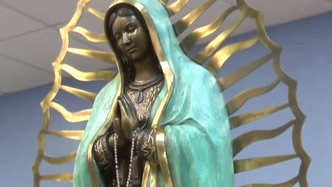 Vào tháng 5/2018, hàng nghìn người đã tìm tới nhà thờ Công giáo Our Lady of Guadalupe ở Hobbs, New Mexico, Mỹ, để tận mắt chứng kiến một bức tượng biết "khóc".