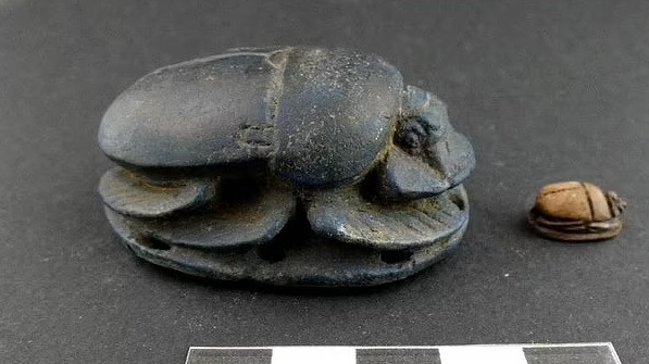 Sau một thời gian nghiên cứu, các chuyên gia tìm được lời giải. Người xưa đặt lá vàng trên lưỡi người chết nhằm đảm bảo linh hồn người quá cố sang thế giới bên kia có thể trò chuyện với thần Osiris.