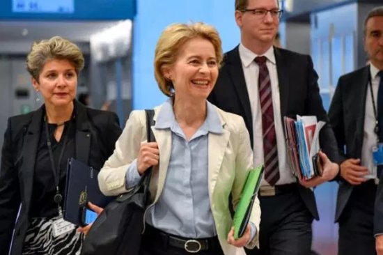 Bà Ursula von der Leyen sinh ngày 8/10/1958 tại Brussels, Bỉ, và sống ở nước này cho tới năm 13 tuổi. Bà là con gái của cựu Thống đốc bang Hạ Saxony, Ernst Albrecht. Ảnh: HS.
