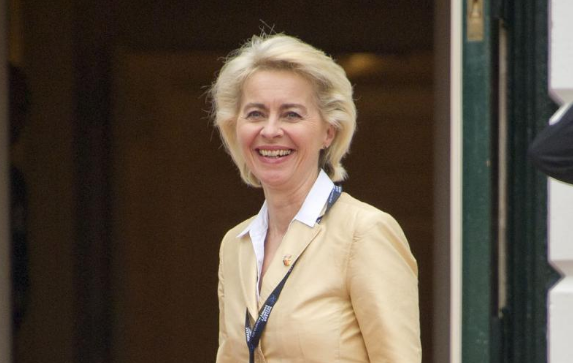 Cho đến năm 1971, gia đình bà chuyển về Lehrte, vùng Hannover, Đức. Trong khoảng thời gian 1977-1980, bà Ursula học ngành Kinh tế tại Đại học Gottingen và Đại học Munster. Ảnh: UPI.