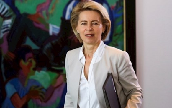 Trong khoảng thời gian từ năm 2009-2013, bà Ursula giữ chức Bộ trưởng Lao động và Xã hội trong nội các của Thủ tướng Merkel. Ảnh: IE.