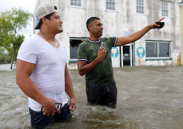 Sieu bao Barry do bo vao My, duong pho bien thanh song-Hinh-12