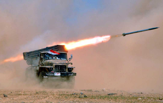 Ở Bắc Aleppo, các đơn vị pháo binh Syria đã phá huỷ nhiều căn cứ quân sự của nhóm khủng bố nhằm đáp trả cuộc tấn công trước đó của bọn chúng nhằm vào khu dân cư ở thành phố Aleppo. Ảnh: AMN.