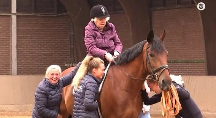 "Tôi vô cùng biết ơn những tình nguyện viên này bởi họ đã giúp ước mơ của bà tôi trở thành hiện thực".