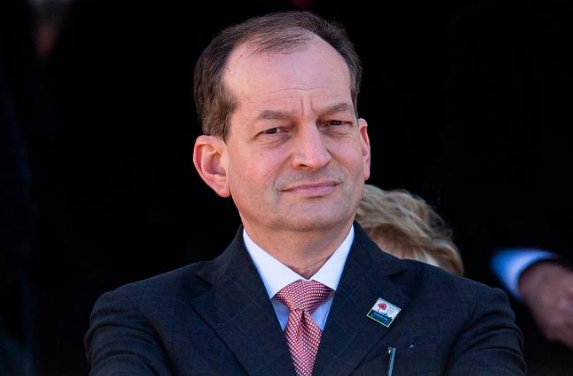 Ông Acosta trở thành quan chức Nhà Trắng mới nhất "rời bỏ" Tổng thống Trump. Dữ liệu tổng hợp của Viện Brookings cho thấy, Bộ trưởng Lao động Alexander Acosta là bộ trưởng thứ 9 rời nhiệm sở trong chính quyền ông Trump. Ảnh: CNN.