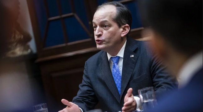 Trong khoảng thời gian từ năm 2003-2005, ông Acosta làm việc trong Bộ Tư pháp Mỹ. Ảnh: Time.