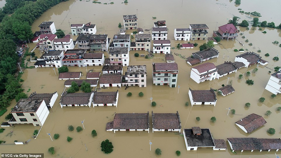 Khu dân cư bị nước lũ bủa vây ở Phúc Châu nhìn từ trên cao.