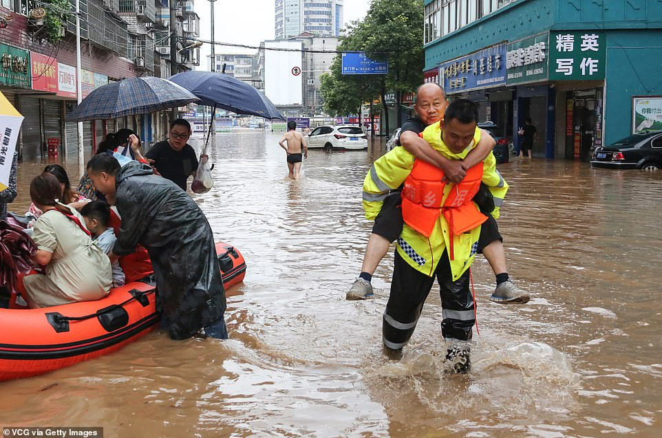 Tính đến thời điểm hiện tại, ít nhất 4 người đã thiệt mạng và hơn 1,6 triệu người bị ảnh hưởng bởi mưa lũ ở Trung Quốc. Công tác cứu trợ nạn nhân vùng lũ đang diễn ra khẩn trương.